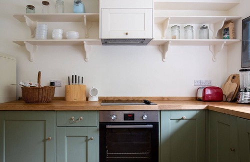 Temple Guiting Cabaña | Temple Guiting Cottage - sleeps 10 guests in 5 bedrooms