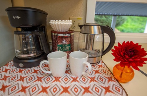 Lakeside Casa | Tenmile Retreat - on water, pet friendly, parking