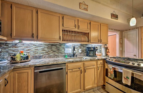 Chattanooga Cabina | Tenn River Cabin w / Hot Tub - 10 millas a Chattanooga!