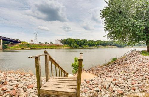 Morris Chapel Casa | Tennessee River Retreat Multi-Level Deck and Views