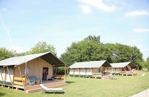 Jayac Alquiler De RV | Tente Safari Équipée, Piscine, Camping Familial, Salle de Bain Privé