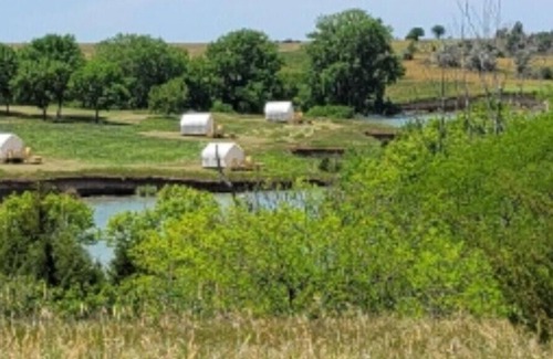 Loup City Alquiler De RV | Tentrr State Park Site - Nebraska Sherman SRA – Redwood Lakeview D – Single Ca