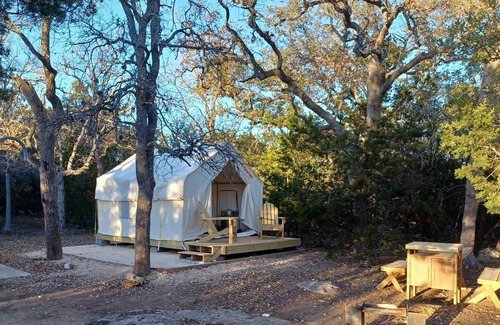 Spring Branch Alquiler De RV | Tentrr State Park Site - Texas Guadalupe River State Park - Site D - Single Camp