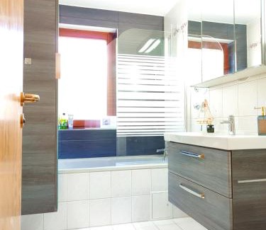 Steinenbronn Apartamento | Terminal Design Apartment - Terrasse & waipu TV, nahe Stuttgart Messe & Böblingen