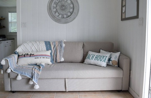 Forest Hills Cabaña | Termino Beach House Retreat w/ Hot Tub and Garden