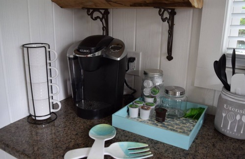 Forest Hills Cabaña | Termino Beach House Retreat w/ Hot Tub and Garden