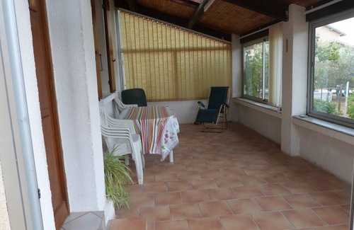 Chateau-Arnoux-Saint-Auban Casa | Casa adosada de 75 m2 de jardín con árboles y 350m² privados.