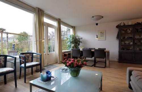 Essesteijn Casa | Terrace Apartment with Lush Garden