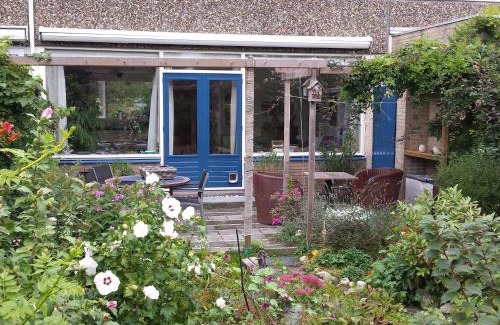 Essesteijn Casa | Terrace Apartment with Lush Garden