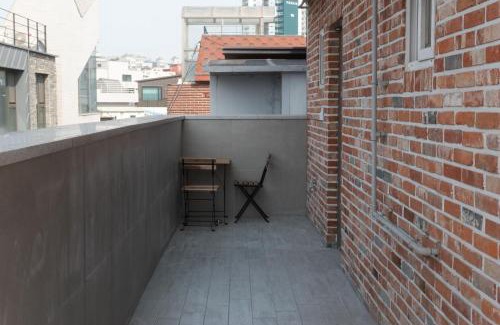 Yeonnam-dong Casa | Terrace Craftsman's House 401