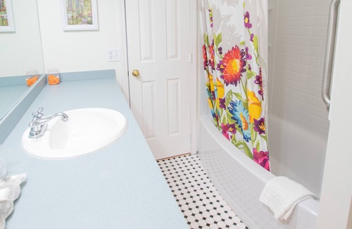 Bay View Hotel | Terrace Inn and 1911 Restaurant