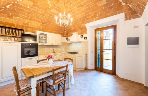 Lajatico Apartamento | Terrace on the Sunset of Silence. Apartment in the center of Lajatico