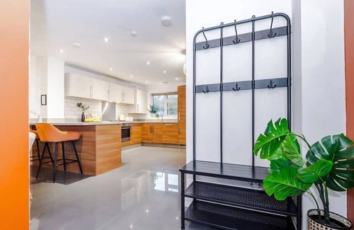 Stoke-on-Trent Casa | Terracotta House Summ