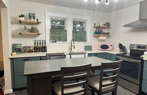 Bearss Plaza Casa | Terrific 3-bedroom 2 bedroom house in sunny Tampa near Busch Gardens and the Zoo