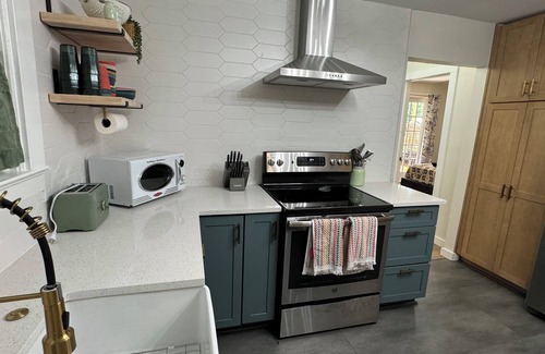 Bearss Plaza Casa | Terrific 3-bedroom 2 bedroom house in sunny Tampa near Busch Gardens and the Zoo