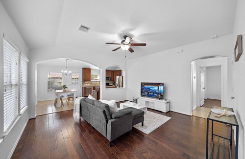 Tomball Casa | Terrific 3-bedroom house with Central AC in Tomball TX