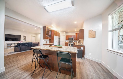 Fairview Condominio | Terrific 4-bedroom condo in Fairview