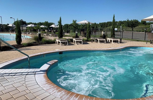 Williamsburg Condominio | Terrific 4-bedroom condo in the Colonies Resort in Williamsburg, VA