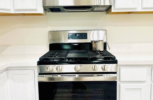 Thatcher Casa | Terrific, CLEAN 4-bedroom house in Thatcher with WiFi, AC