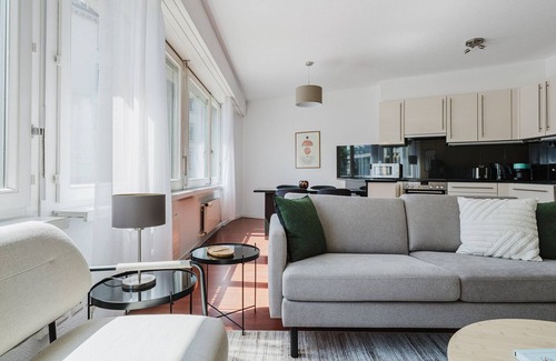 Sihlfeld Apartamento | Terrific Wiedikon 2BR w/ W/D, near Market & Old Town, by Blueground
