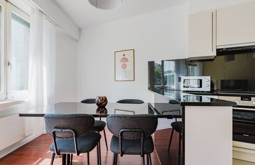 Sihlfeld Apartamento | Terrific Wiedikon 2BR w/ W/D, near Market & Old Town, by Blueground