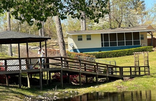 Prosperity Cabaña | Tess’s cottage on the lake.
