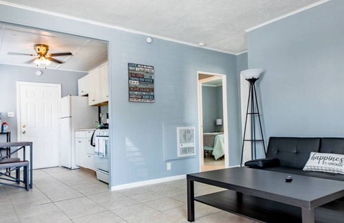 Townsite Casa | Texas · Cozy spot in middle of DT Water St. Henderson