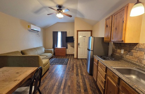 Floresville Cabina | Texas Star Lodges