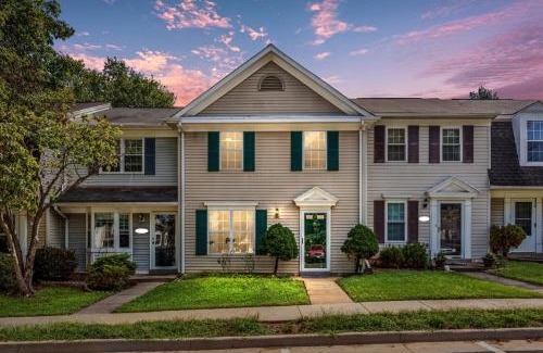Countryside Casa | TH in No VA, 40 Mins to DC, Pets OK, Fast WiFi