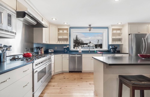 Bethel Casa | Thaddeus Twitchell House - In-Ground pool, Hot tub, Skiing, Golf, Hiking & More!