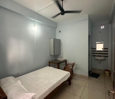 North Paravur Hotel | Thaliath Inn Varapuzha