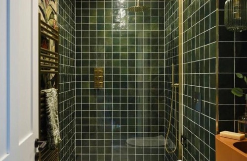 Wraysbury Apartamento | Thames Mansion: A Serene Riverside Escape