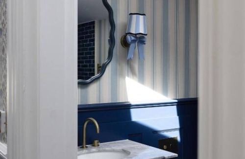 Wraysbury Apartamento | Thames Mansion: Peaceful Riverside Getaway Near Windsor & Heathrow