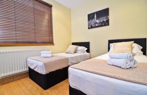 Evelyn Casa | Thames View House Surrey Quays