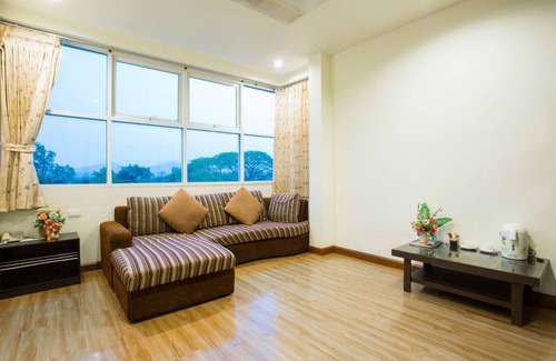 Pak Chong Hotel | Tharakiree Place Hotel