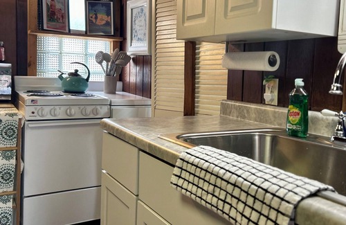 Chesterton Apartamento | That 70’s Loft!- Peace, Love and A Funky Stay!