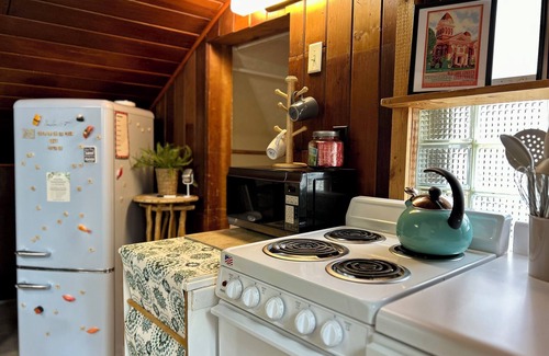 Chesterton Apartamento | That 70’s Loft!- Peace, Love and A Funky Stay!