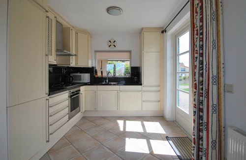 Makkum Villa | Villa con techo de paja junto al IJsselmeer