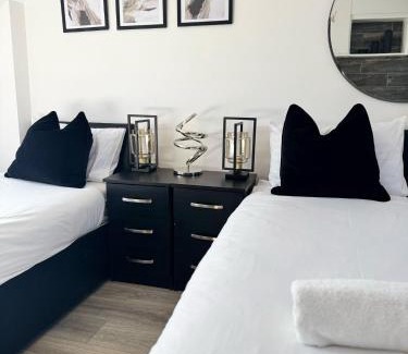 Lower Edmonton Casa | The 37 Suites