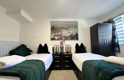 Lower Edmonton Casa | The 37 Suites