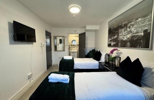 Lower Edmonton Casa | The 37 Suites