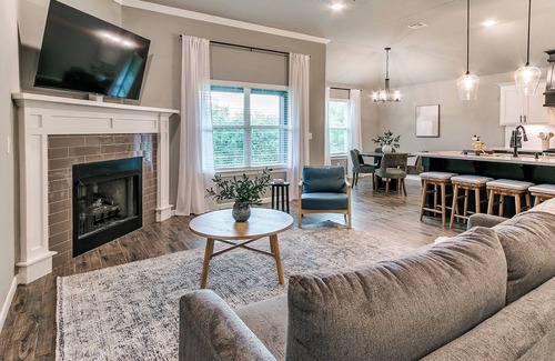 Broken Arrow Casa | The 47th Street Retreat