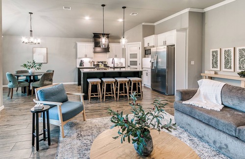 Broken Arrow Casa | The 47th Street Retreat