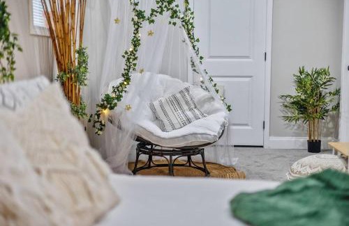 Decatur Casa | *The 4Seasons:Themed Retreat w/Hot Tub-Pool Table*