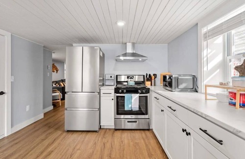 Salisbury Beach Apartamento | The Addie Shack | Pet Friendly | Steps to Beach