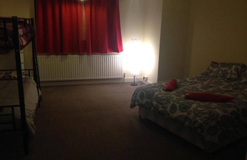 London Borough of Hounslow Cama Y Desayuno | The Airman