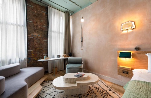 Chinatown Hotel | The Alan