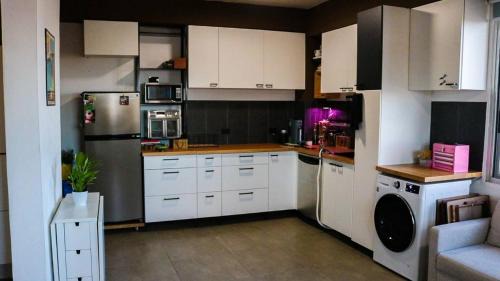 Rio Piedras Casa | The Alexa tiny apartment city view for 3 guests