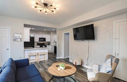 Merion Village Casa | The Alley House - 4BR with Hot Tub