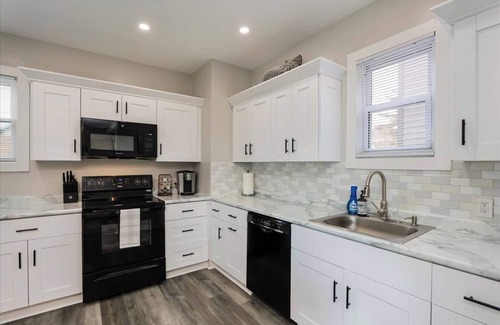 Merion Village Casa | The Alley House - 4BR with Hot Tub